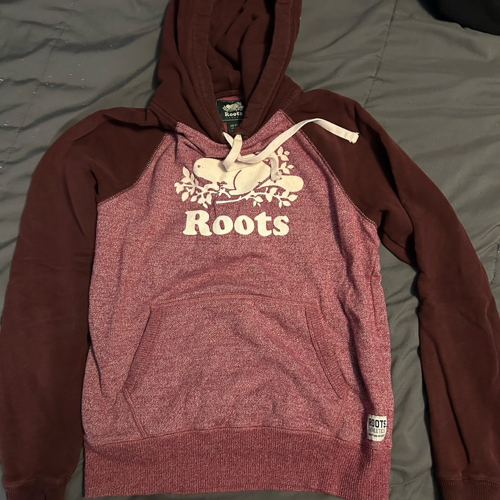 Roots Women’s Sweater in Maroon and Burgundy